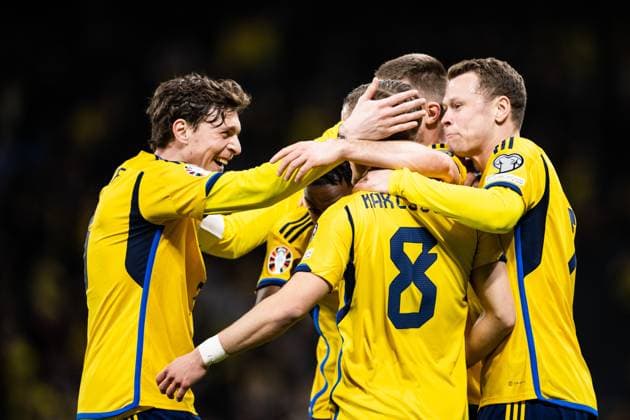 230327 Jesper Karlsson, Victor Nilsson Lindelöf and Viktor Claesson of Sweden celebrate after 4 0 during the UEFA Euro Qualifier football match between Sweden and Azerbaijan on March 27, 2023 in Stockholm Photo Jesper Zerman BILDBYRAN COP 234 JZ0347 bbeng football soccer fottoll fotball uefa euro qualifier landskamp emkval em qualification em kvalik sweden sweden a sweden azerbaijan jubel,  Copyright: JESPERxZERMAN BB230327JZ054