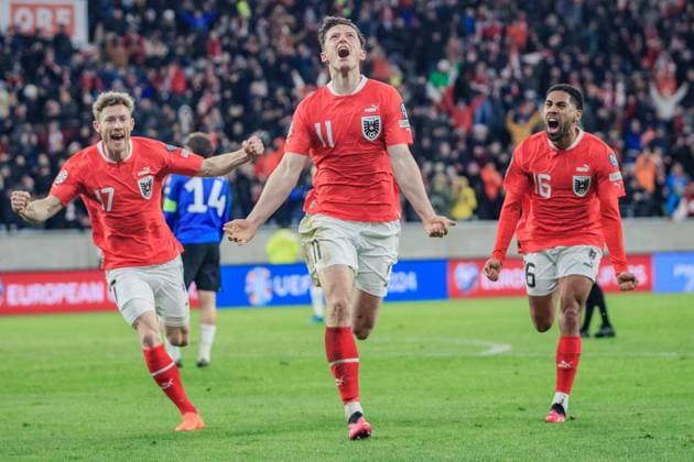 SOCCER - UEFA EURO, EM, Europameisterschaft,Fussball 2024 Quali, AUT vs EST LINZ,AUSTRIA,24.MAR.27 - SOCCER - European Qualifiers 2024, OEFB international match, Länderspiel, Nationalmannschaft Austria vs Estland. Image shows the rejoicing of Florian Kainz, Michael Gregoritsch and Philipp Mwene (AUT). GEPAxpictures xManuelxBinder