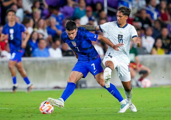 ORLANDO, FL - MARCH 27: United States of America forward Gio Reyna (7) and El Salvador midfielder Enrico Duenas (10) during the CONCACAF Nations League match between the United States vs El Salvador on March 27th, 2023 at Explorer Stadium in Orlando, FL. (Photo by Andrew Bershaw Icon Sportswire) SOCCER: MAR 27 CONCACAF Nations League - United States vs El Salvador Icon2303270048