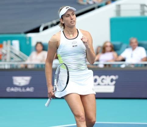 March 27, 2023, Miami Gardens, Florida, United States Of America: MIAMI GARDENS, FLORIDA - MARCH 27: Elena Rybakina of Kazakhstan defeats Elise Mertens of Belgium in her fourth-round match on Day 9 of the Miami Open at Hard Rock Stadium on March 27, 2023 in Miami Gardens, Florid...People: Elise Mertens Miami Gardens United States Of America - ZUMAs214 20230327_zda_s214_083 Copyright: xSMGx