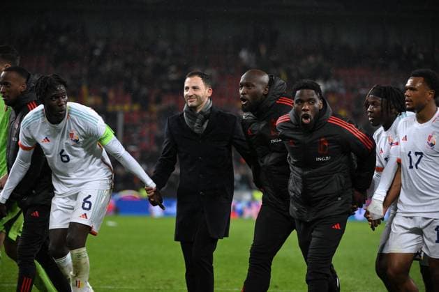 Coach Domenico Tedesco Belgium , mi , celebrates victory with his players, right Romelu Lukaku Belgium 28 03 2023, DFB football international match 2023, Germany Belgium Cologne RheinEnergieStadion Germany Team2