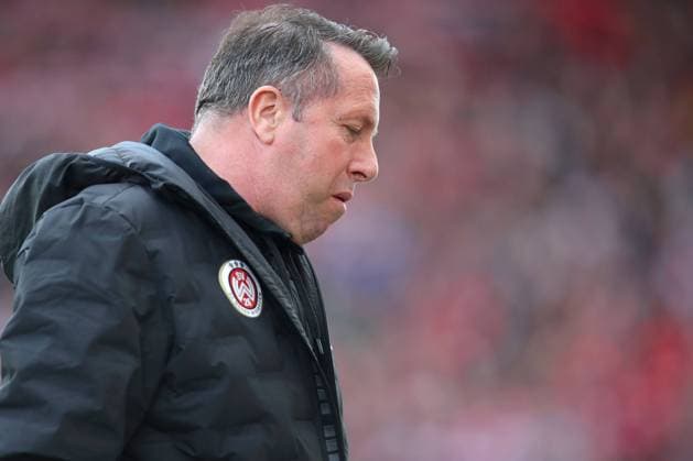 25.03.2023, Essen, Fußball, bwin 3.Liga Fußball Herren, Stadion an der Hafenstraße, 29. Spieltag, Saison 2022 2023, Rot-Weiss Essen SV Wehen Wiesbaden: Trainer Markus Kauczinski von SV Wehen Wiesbaden. DFB regulations prohibit any use of photographs as image sequences and or quasi-video. Nordrhein-Westfalen Deutschland *** 25 03 2023, Essen, soccer, bwin 3 Liga soccer men, Stadion an der Hafenstraße, 29 matchday, season 2022 2023, Rot Weiss Essen SV Wehen Wiesbaden coach Markus Kauczinski of SV Wehen Wiesbaden DFB regulations prohibit any use of photographs as image sequences and or quasi video Nordrhein Westfalen Germany