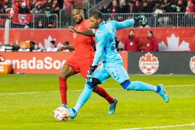 Fußball, CONCACAF Nations League, Kanada - Honduras March 28, 2023, Toronto, Ontario, Canada: Cyle Larin 17 (L) and Luis Lopez 22 (R) in action during the CONCACAF Nations League qualifier game between Canada and Honduras at BMO field in Toronto. The game ended 4-1 for Canada sending it to the semifinals. Toronto Canada - ZUMAm154 20230328_zap_m154_008 Copyright: xAngelxMarchinix