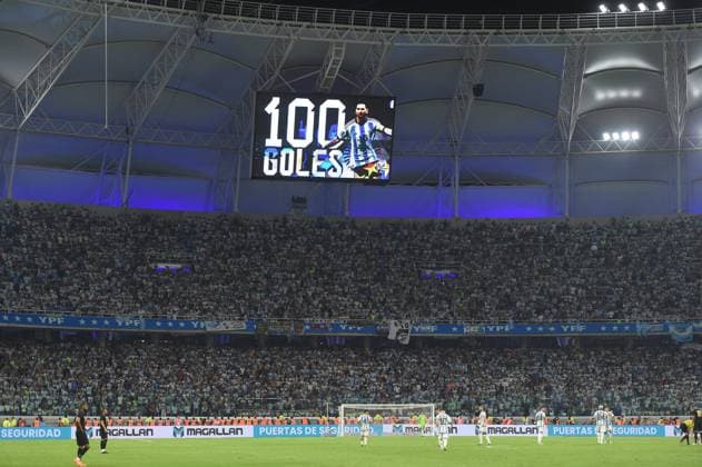 Bilder des Jahres 2023, Sport 03 MÃ¤rz Sport Themen der Woche KW13 FuÃŸball, LÃ¤nderspiel, Argentinien - Curacao 28th March 2023: Mario Kempes stadium, Cordoba, Argentina: International Friendly, LÃ¤nderspiel, Nationalmannschaft football, Argentina versus Curacao: The scorebaord displays the 100th international goal from Lionel Messi for Argentina in the 20th minute  ActionPlus12491742 LucianoxBisbal