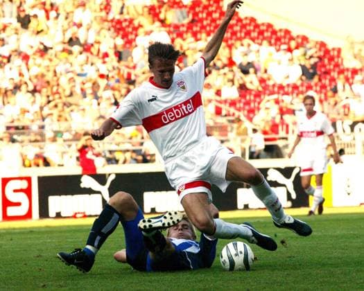 10.08.03 VfB Stuttgart - Hertha BSC Berlin Deutschland, Stuttgart, 10.08.2003, Fussball, Bundesliga, VfB Stuttgart - Hertha BSC Berlin (0:0): v.l. Artur Wichniarek (Hertha BSC Berlin), Jurica Vranjes (VfB Stuttgart). *** 10 08 03 VfB Stuttgart Hertha BSC Berlin Germany, Stuttgart, 10 08 2003, Football, Bundesliga, VfB Stuttgart Hertha BSC Berlin 0 0 v l Artur Wichniarek Hertha BSC Berlin , Jurica Vranjes VfB Stuttgart