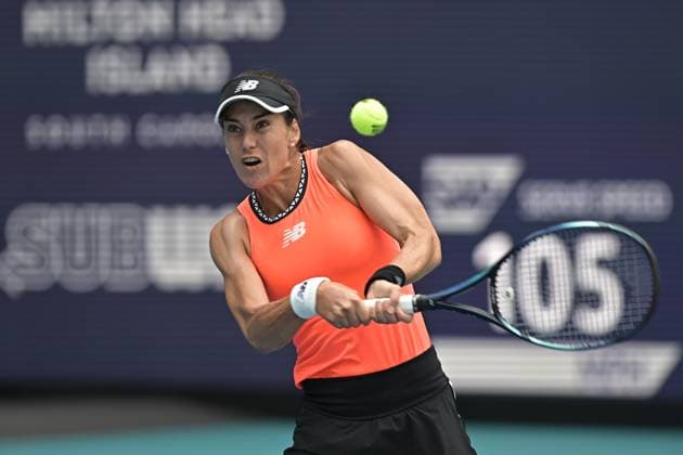 MIAMI GARDENS, FL - MARCH 29: Sorana Cirstea (ROU) hits a backhand in the Miami Open on March 29, 2023 at Hard Rock Stadium in Miami Gardens, Florida. (Photo by Michele Eve Sandberg Icon Sportswire) TENNIS: MAR 29 Miami Open Icon2303292339