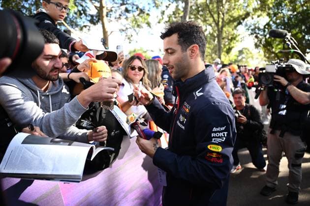 SUPERCARS MELBOURNE 400, Red Bull Racing reserve driver Daniel Ricciardo greets fans on arrival during the Formula 1 Australian Grand Prix at the Albert Park Circuit in Melbourne, Friday, March 31, 2023. ( NO ARCHIVING, EDITORIAL USE ONLY, NO USE IN BOOKS WITHOUT CONSENT MELBOURNE VICTORIA AUSTRALIA  Copyright: xJOELxCARRETTx 20230331001781084808
