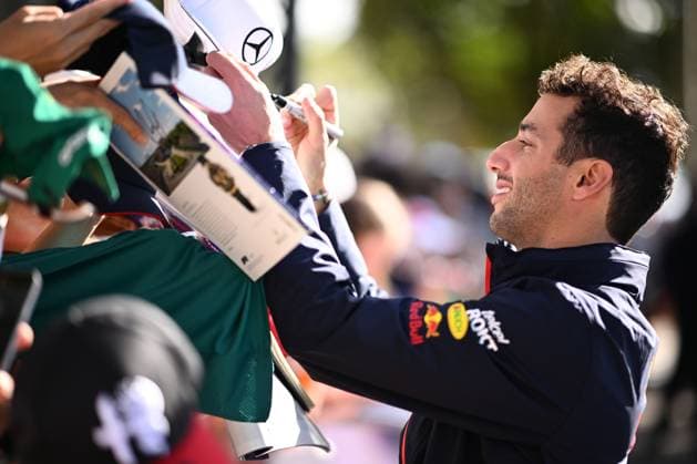 SUPERCARS MELBOURNE 400, Red Bull Racing reserve driver Daniel Ricciardo greets fans on arrival during the Formula 1 Australian Grand Prix at the Albert Park Circuit in Melbourne, Friday, March 31, 2023. ( NO ARCHIVING, EDITORIAL USE ONLY, NO USE IN BOOKS WITHOUT CONSENT MELBOURNE VICTORIA AUSTRALIA  Copyright: xJOELxCARRETTx 20230331001781085438