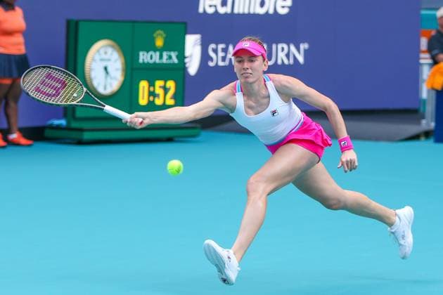 March 30, 2023, Miami Gardens, Florida, USA: Ekaterina Alexandrova (RUS) reaches for a shot from Petra Kvitova (CZE) during the women s singles quarterfinals on Day 11 at the Miami Open presented by Itau at Hard Rock Stadium. Miami Gardens USA - ZUMAw109 20230330_zap_w109_059 Copyright: xDebbyxWongx