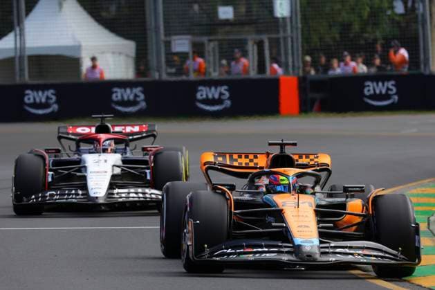 81 PIASTRI Oscar (aus), McLaren F1 Team MCL60, action 21 DE VRIES Nyck (ned), Scuderia AlphaTauri AT04, action during the Formula 1 Rolex Australian Grand Prix 2023, 3rd round of the 2023 Formula One World Championship, WM, Weltmeisterschaft from March 31 to April 2, 2023 on the Albert Park Circuit, in Melbourne, Australia - F1 - AUSTRALIAN GRAND PRIX 2023 DPPI Panoramic  00122006_353A6538