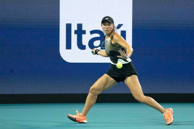 March 30, 2023, Miami Gardens, Florida, United States: March, 30 - Miami Gardens: Jessica Pegula(USA), in action here, plays Elena Rybakina(KAZ) during the Quarter-Finals of the 2023 Miami Open by Itau. Miami Gardens United States - ZUMApa3_ 0240939452st Copyright: xAndrewxPatronx