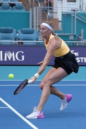 March 30, 2023, Miami Gardens, Florida, United States: March, 30 - Miami Gardens: Eketerina Alexandrova, in action here, plays Petra Kvitova(CZE) during the Quarter-Finals of the 2023 Miami Open by Itau. Miami Gardens United States - ZUMApa3_ 0240939898st Copyright: xAndrewxPatronx