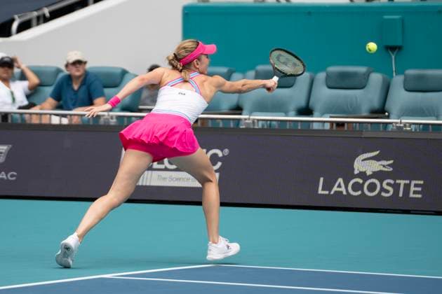 March 30, 2023, Miami Gardens, Florida, United States: March, 30 - Miami Gardens: Eketerina Alexandrova, in action here, plays Petra Kvitova(CZE) during the Quarter-Finals of the 2023 Miami Open by Itau. Miami Gardens United States - ZUMApa3_ 0240940194st Copyright: xAndrewxPatronx