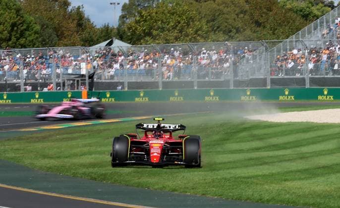 FORMULA 1 ROLEX AUSTRALIAN GRAND PRIX 2023 31 03 2023, Albert Park, Melbourne, FORMULA 1 ROLEX AUSTRALIAN GRAND PRIX 2023 , in the picture ride of Carlos Sainz Jr ESP , Scuderia Ferrari into the grass nordphotoxGmbHx xBratic nph00250