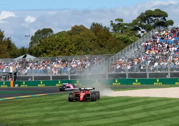 FORMULA 1 ROLEX AUSTRALIAN GRAND PRIX 2023 31 03 2023, Albert Park, Melbourne, FORMULA 1 ROLEX AUSTRALIAN GRAND PRIX 2023 , in the picture ride of Carlos Sainz Jr ESP , Scuderia Ferrari into the grass nordphotoxGmbHx xBratic nph00250