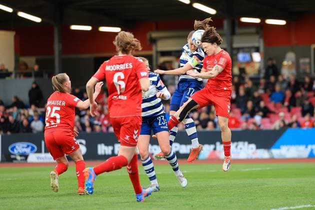 Flyeralarm Frauen Bundesliga 2022 2023, 1 FC Köln MSV Duisburg Yvonee Zielinski MSV, 17 in duel with Alicia Gudorf FC, 12 Köln Südstadion Nordrhein Westfalen Germany