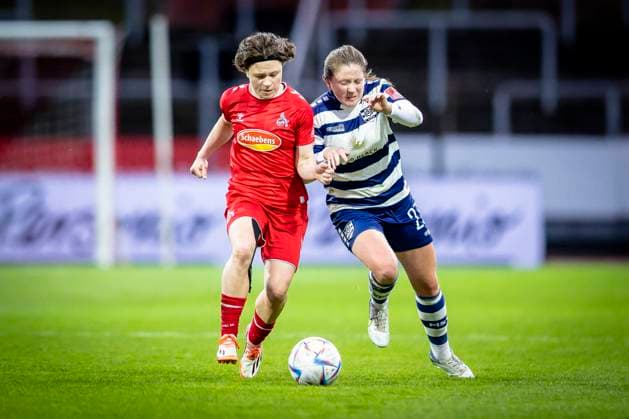 1 Women Bundesliga 1 FC Koeln MSV Duisburg, 31 03 2023 Alicia Gudorf 12, 1 FC Koeln and Brooke Gabrielle Deneski 23, MSV Duisburg in a duel during the match 1 FC Koeln MSV Duisburg on matchday 17 of the Women Soccer Bundesliga on 31 03 2023 at the Suedstadion in Koeln DFL REGULATIONS PROHIBIT ANY USE OF PHOTOGRAPHS AS IMAGE SEQUENCES AND OR QUASI VIDEO Copyright: xBEAUTIFULxSPORTS AxelxKohringx