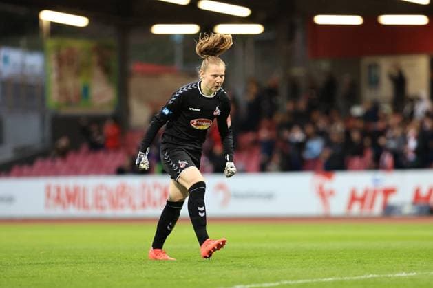 Flyeralarm Frauen Bundesliga 2022 2023, 1 FC Köln MSV Duisburg Manon Klett FC, 1 cheers the 1 0 for 1 FC Köln Köln Südstadion Nordrhein Westfalen Germany