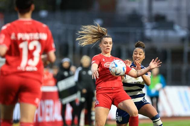 Flyeralarm Frauen Bundesliga 2022 2023, 1 FC Köln MSV Duisburg Selina Cerci FC, 29 in duel with Vanessa Fürst MSV, 8 Köln Südstadion Nordrhein Westfalen Germany