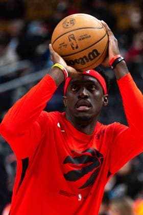 Toronto Raptors v Indiana Pacers - NBA, Basketball Herren, USA Game Of Season 2022-2023 TORONTO, ON, CANADA - March 22, 2023: Pascal Siakam 43 of the Toronto Raptors practice with the ball during the Toronto Raptors v Indiana Pacers NBA regular season game at Scotiabank Arena in Toronto Toronto Ontario Canada  Copyright: xAnatoliyxCherkasovx originalFilename:cherkasov-torontor230322_npFkU.jpg