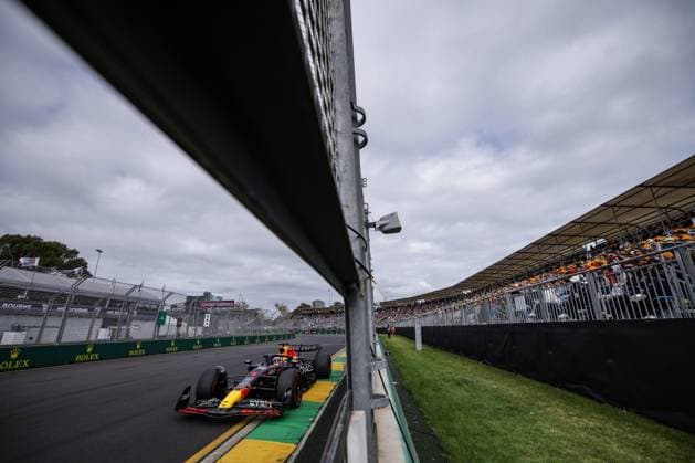 01 VERSTAPPEN Max (nld), Red Bull Racing RB19, action during the Formula 1 Rolex Australian Grand Prix 2023, 3rd round of the 2023 Formula One World Championship, WM, Weltmeisterschaft from March 31 to April 2, 2023 on the Albert Park Circuit, in Melbourne, Australia - F1 - AUSTRALIAN GRAND PRIX 2023 DPPI Panoramic  00122006__R5_0302