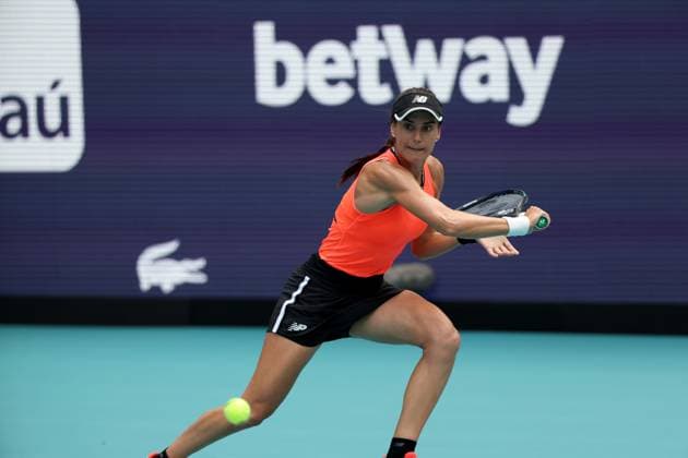 March 31, 2023, Miami Gardens, Florida, United States Of America: MIAMI GARDENS, FLORIDA - MARCH 31: Petra Kvitova of the Czech Republic defeats Sorana Cirstea of Romania in the semi-finals of the women s singles at the Miami Open at the Hard Rock Stadium on March 31, 2023 in Miami Gardens, Florida....People: Sorana Cirstea Miami Gardens United States Of America - ZUMAs214 20230331_zda_s214_112 Copyright: xSMGx