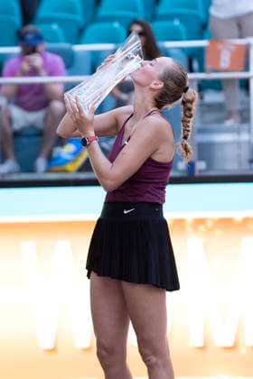 April 1, 2023, Miami Gardens, Florida, USA: Petra Kvitova (CZE) poses with the Champions trophy after defeating E. Rybakina (KAZ) in the Singles Finals of the 2023 Miami Open by Itau. Miami Gardens United States - ZUMApa3_ 20230401_zap_pa3_021 Copyright: xAndrewxPatronx