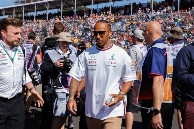 April 2, 2023, Melbourne, Australia: Lewis Hamilton (GBR) of the Mercedes team walks to the pits after the drivers parade prior to the start of the 2023 Formula 1 Rolex Australian Grand Prix in Melbourne, Australia. Melbourne Australia - ZUMAl303 20230402_zaf_l303_022 Copyright: xSydneyxLowx