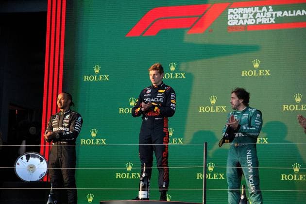 02.04.2023, Albert-Park, Melbourne, FORMULA 1 ROLEX AUSTRALIAN GRAND PRIX 2022 , im Bild Podium: Sieger Max Verstappen (NLD), Oracle Red Bull Racing, 2.Platz für Lewis Hamilton (GBR), Mercedes-AMG Petronas Formula One Team, 3.Platz für Fernando Alonso (ESP), Aston Martin Aramco Cognizant Formula One Team Melbourne Albert-Park Victoria Australien  eu-images-506