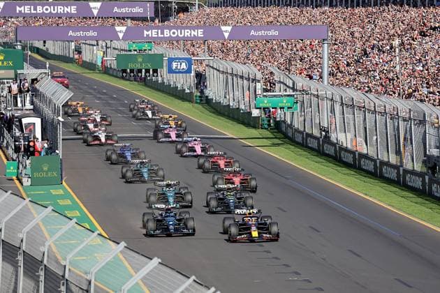 FORMULA 1 ROLEX AUSTRALIAN GRAND PRIX 2023 02.04.2023, Albert-Park, Melbourne, FORMULA 1 ROLEX AUSTRALIAN GRAND PRIX 2023 , im Bild Rennstart: Max Verstappen (NLD), Oracle Red Bull Racing, George Russell (GBR), Mercedes-AMG Petronas Formula One Team, Lewis Hamilton (GBR), Mercedes-AMG Petronas Formula One Team, Carlos Sainz Jr. (ESP), Scuderia Ferrari, Fernando Alonso (ESP), Aston Martin Aramco Cognizant Formula One Team, Charles Leclerc (MCO), Scuderia Ferrari nordphotoxGmbHx xBratic nph00250