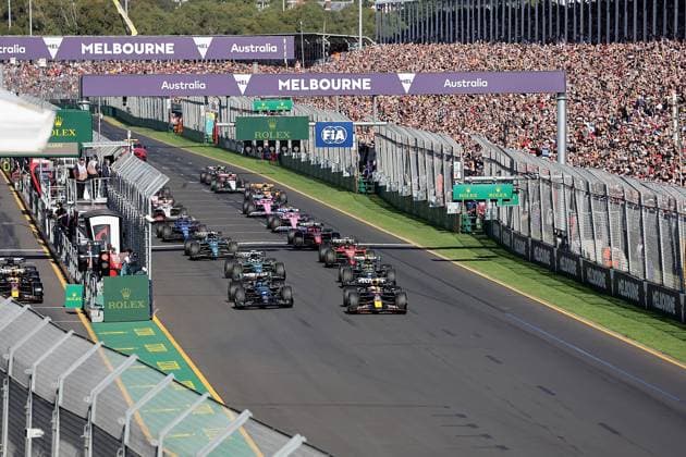 FORMULA 1 ROLEX AUSTRALIAN GRAND PRIX 2023 02.04.2023, Albert-Park, Melbourne, FORMULA 1 ROLEX AUSTRALIAN GRAND PRIX 2023 , im Bild Rennstart: Max Verstappen (NLD), Oracle Red Bull Racing, George Russell (GBR), Mercedes-AMG Petronas Formula One Team, Lewis Hamilton (GBR), Mercedes-AMG Petronas Formula One Team, Carlos Sainz Jr. (ESP), Scuderia Ferrari, Fernando Alonso (ESP), Aston Martin Aramco Cognizant Formula One Team, Charles Leclerc (MCO), Scuderia Ferrari nordphotoxGmbHx xBratic nph00250