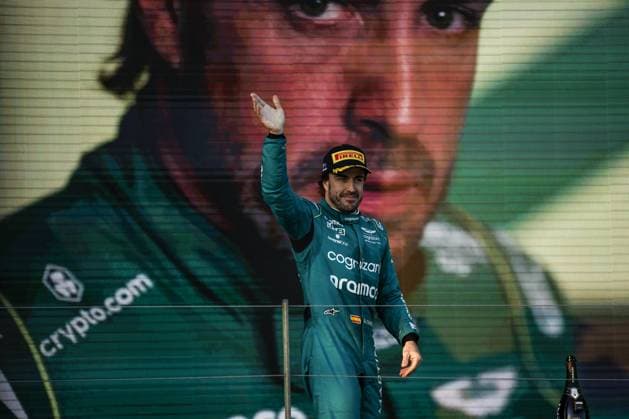ALONSO Fernando (spa), Aston Martin F1 Team AMR23, portrait podium during the Formula 1 Rolex Australian Grand Prix 2023, 3rd round of the 2023 Formula One World Championship, WM, Weltmeisterschaft from March 31 to April 2, 2023 on the Albert Park Circuit, in Melbourne, Australia - F1 - AUSTRALIAN GRAND PRIX 2023 - RACE DPPI Panoramic  00122007__R3_4420_1