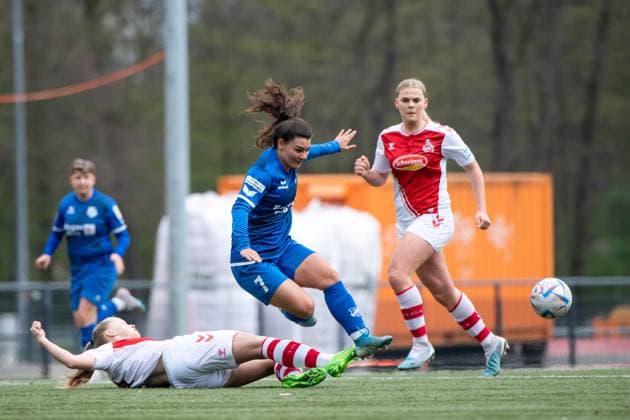 Buesra Kuru (SC Sand, 07) im Zweikampf, GER, 1. FC Koeln U20 vs. SC Sand, Fussball Frauen 2. Bundesliga, 19. Spieltag, Spielzeit 2022 2023, 02.04.2023 GER, 1. FC Koeln U20 vs. SC Sand, Fussball Frauen 2. Bundesliga, 19. Spieltag, Spielzeit 2022 2023, 02.04.2023 Koeln Copyright: xEibner Memmlerx EP_MMR