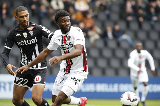 Terem Igobor Moffi (OGC Nice) Vs Cedric Hountondji (SCO Angers) FOOTBALL : SCO Angers Vs OGC Nice - Ligue 1 - 02 04 2023 MichaelBaucher Panoramic 