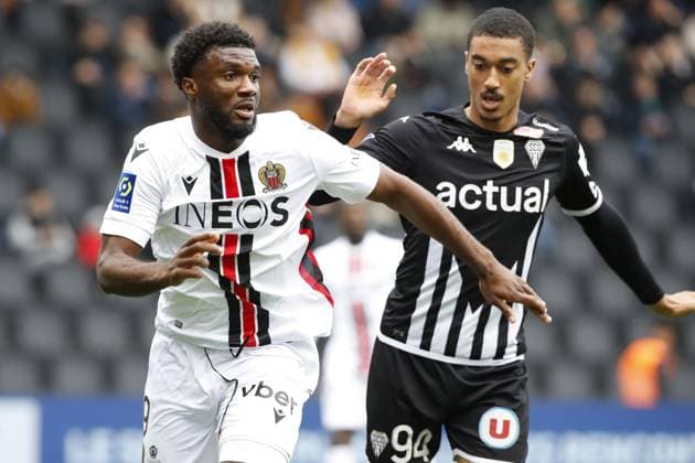Terem Igobor Moffi (OGC Nice) Vs Yan Valery (SCO Angers) FOOTBALL : SCO Angers Vs OGC Nice - Ligue 1 - 02 04 2023 MichaelBaucher Panoramic 