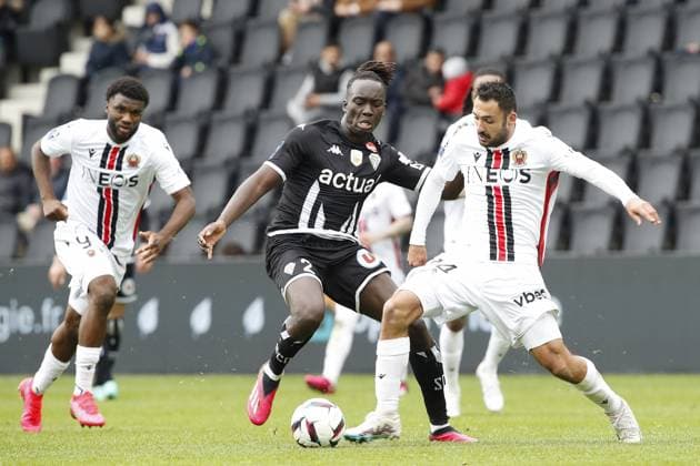 Gaetan Laborde (OGC Nice) Vs Batista Mendy (SCO Angers) FOOTBALL : SCO Angers Vs OGC Nice - Ligue 1 - 02 04 2023 MichaelBaucher Panoramic 