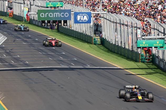 02.04.2023, Albert-Park, Melbourne, FORMULA 1 ROLEX AUSTRALIAN GRAND PRIX 2023 Max Verstappen (NLD), Oracle Red Bull Racing, Carlos Sainz Jr. (ESP), Scuderia Ferrari Melbourne Albert-Park Victoria Australien  eu-images-506