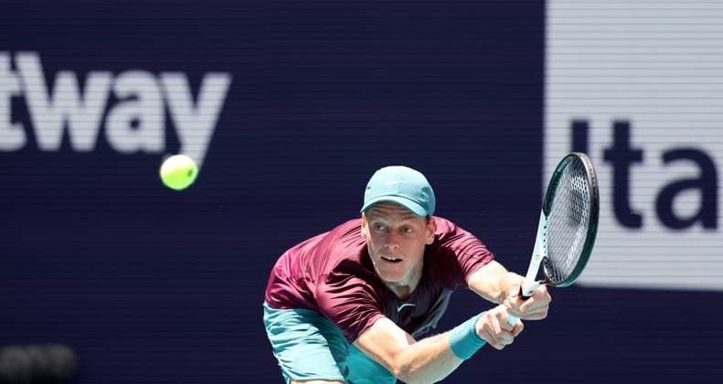 Sport Themen der Woche KW13 Sport Bilder des Tages April 2, 2023, Miami Gardens, Florida, United States Of America: MIAMI GARDENS, FLORIDA - APRIL 02: Daniil Medvedev of Russia defeats Jannik SInner of Italy during the Men s Final of the Miami Open at Hard Rock Stadium on April 02, 2023 in Miami Gardens, Florida....People: Jannik SInner Miami Gardens United States Of America - ZUMAs214 20230402_zda_s214_108 Copyright: xSMGx