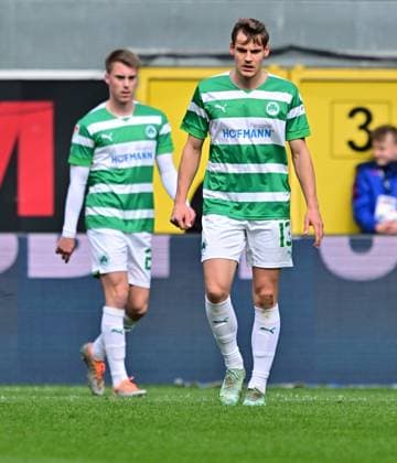 02 04 2023 football season 2022 2023 2 football Bundesliga 26 matchday SC Paderborn 07 SCP SpVgg Greuther Fürth Kleeblatt Sportfoto Zink DFL regulations prohibit any use of photographs as image sequences and or quasi video only for editorial use Max Christiansen 13, SpVgg Greuther Fürth disappointed disappointment