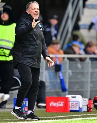02 04 2023 football season 2022 2023 2 football Bundesliga 26 matchday SC Paderborn 07 SCP SpVgg Greuther Fürth Kleeblatt Sportfoto Zink DFL regulations prohibit any use of photographs as image sequences and or quasi video only for editorial use Alexander Zorniger coach SpVgg Greuther Fürth calls shouts roars