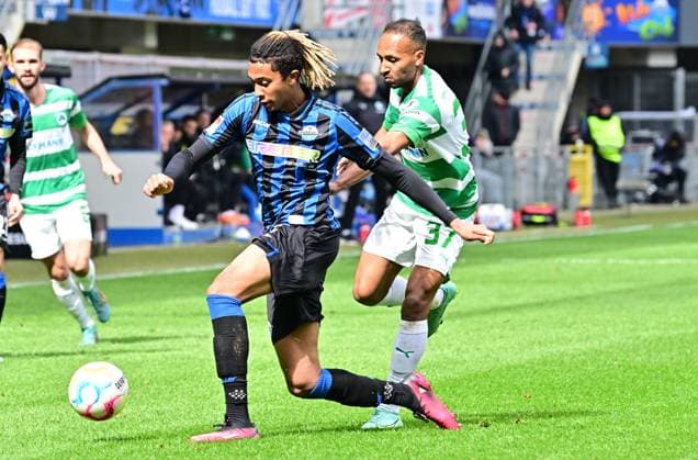02 04 2023 Football season 2022 2023 2 Football Bundesliga 26 Matchday SC Paderborn 07 SCP SpVgg Greuther Fürth Kleeblatt Sportfoto Zink DFL regulations prohibit any use of photographs as image sequences and or quasi video only for editorial use Bashir Humphreys 3, SC Paderborn 07 in front of Julian Green 37, SpVgg Greuther Fürth