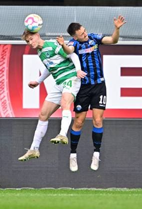02 04 2023 Football season 2022 2023 2 Football Bundesliga 26 Matchday SC Paderborn 07 SCP SpVgg Greuther Fürth Kleeblatt Sportfoto Zink DFL regulations prohibit any use of photographs as image sequences and or quasi video only for editorial use Marco John 24, SpVgg Greuther Fürth in a header duel with Julian Justvan 10, SC Paderborn 07