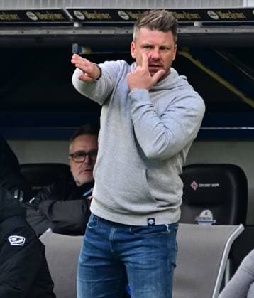 02 04 2023 football season 2022 2023 2 football Bundesliga 26 matchday SC Paderborn 07 SCP SpVgg Greuther Fürth Kleeblatt Sportfoto Zink DFL regulations prohibit any use of photographs as image sequences and or quasi video only for editorial use Lukas Kwasniok coach head coach SC Paderborn 07