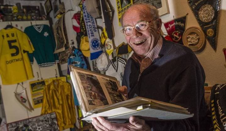 <p>28.04.2016 Olsberg. Wolfgang Paul, ehemaliger BVB Kapitän und Gewinner des Europapokals der Pokalsieger 1966, heute in seinem Haus in Bigge Olsberg. Deutschland NRW Olsberg Copyright: RalfxRottmann