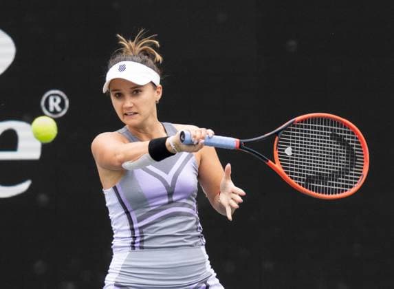 April 3, 2023: Lauren Davis (USA) loses to Katherine Sebov (CAN), 4-6, 6-1, 6-2 at the Credit One Charleston Open being played at Family Circle Tennis Center in Charleston, South Carolina, {USA} Tennisclix Cal Media Charleston USA - ZUMAc04_ 20230403_zaf_c04_032 Copyright: xLesliexBillmanx
