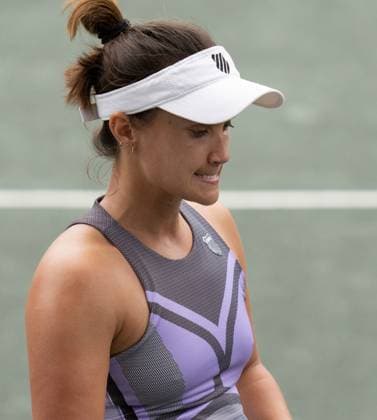April 3, 2023: Lauren Davis (USA) loses to Katherine Sebov (CAN), 4-6, 6-1, 6-2 at the Credit One Charleston Open being played at Family Circle Tennis Center in Charleston, South Carolina, {USA} Tennisclix Cal Media Charleston USA - ZUMAc04_ 20230403_zaf_c04_027 Copyright: xLesliexBillmanx