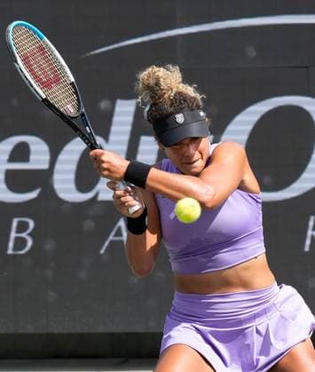 April 4, 2023: Mayar Sherif (EGY) loses to Paula Badosa (USA), 6-3, 6-1 at the Credit One Charleston Open being played at Family Circle Tennis Center in Charleston, South Carolina, {USA} Tennisclix Cal Media Charleston USA - ZUMAc04_ 20230404_zaf_c04_023 Copyright: xLesliexBillmanx