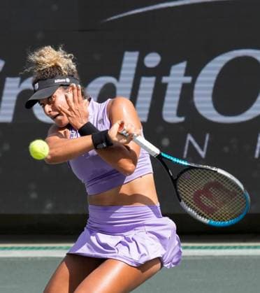 April 4, 2023: Mayar Sherif (EGY) loses to Paula Badosa (USA), 6-3, 6-1 at the Credit One Charleston Open being played at Family Circle Tennis Center in Charleston, South Carolina, {USA} Tennisclix Cal Media Charleston USA - ZUMAc04_ 20230404_zaf_c04_024 Copyright: xLesliexBillmanx