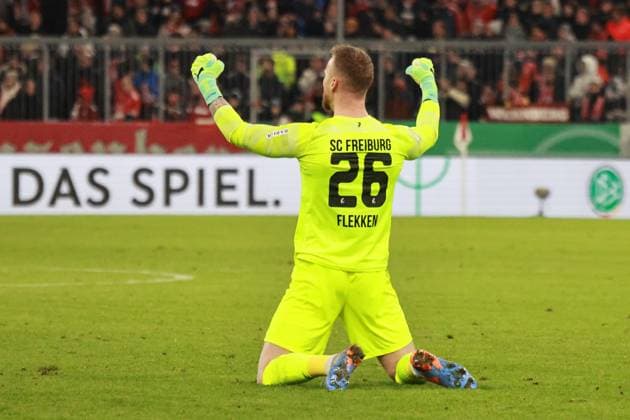 26 Mark Flekken Freiburg Cheers, cheers, cheers the 1 2 victory Football DFB Pokal FC Bayern Muenchen SC Freiburg 04 04 2023 Allianz Arena PHOTO Mladen Lackovic LakoPress