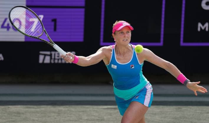 April 4, 2023: Shelby Rogers (USA) defeated Danielle Collins (USA) 6-7, 6-4, 6-1, at the Credit One Charleston Open being played at Family Circle Tennis Center in Charleston, South Carolina USA Tennisclix Cal Media Charleston USA - ZUMAc04_ 20230404_zaf_c04_127 Copyright: xLesliexBillmanx